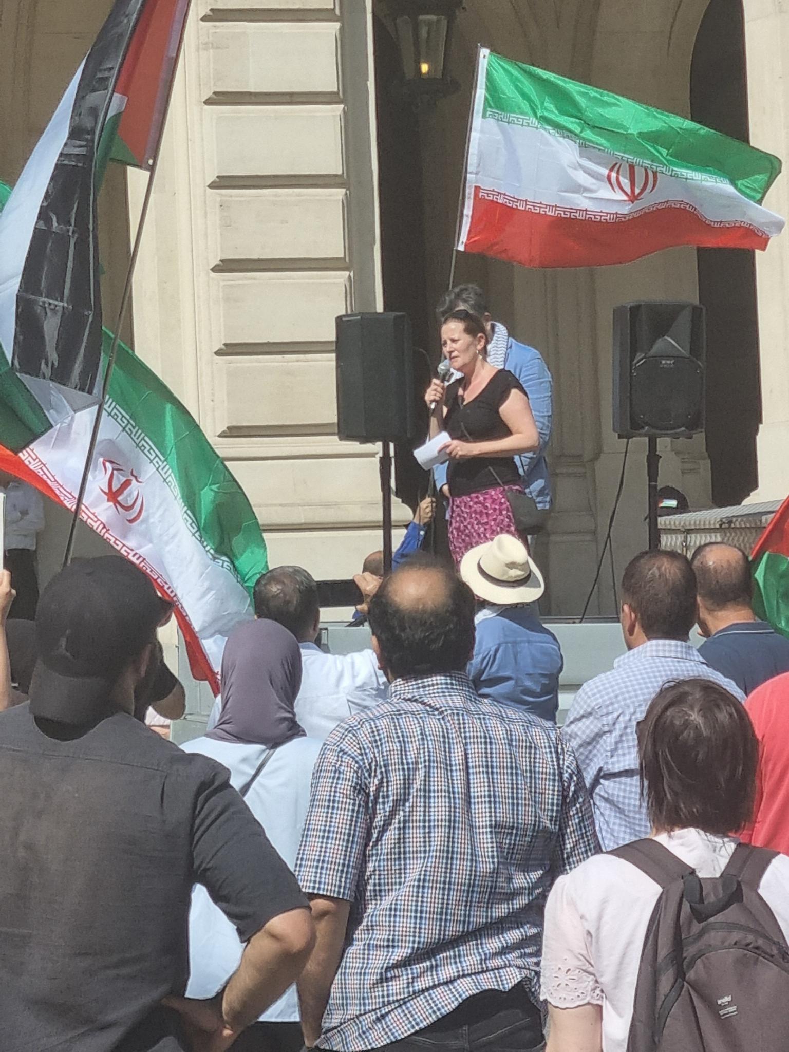 Linken-Abgeordnete auf islamistischem Aufmarsch iranischer Regime-Anhänger*innen!